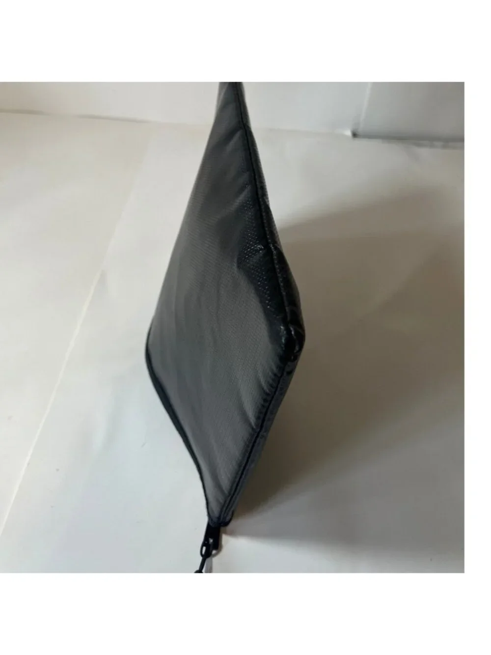 Fire repellant pouch‎ for protecting documents